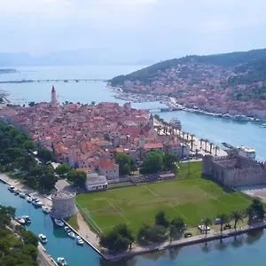 https://apartments-mira-trogir.splithotels.org