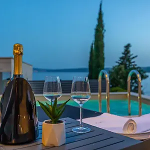 https://villa-lana-crikvenica.primorje-gorskikotar.com