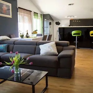 https://ivana-2-kastela.hotels-in-trogir.com